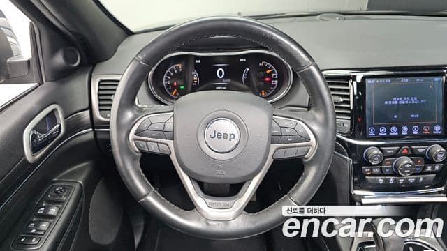 Jeep Grand Cherokee 2019 — Şəkil 15/35