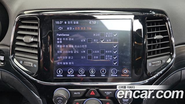 Jeep Grand Cherokee 2019 — Şəkil 27/35
