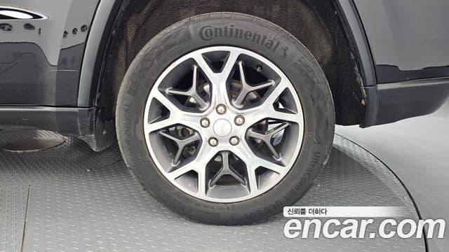 Jeep Grand Cherokee 2019 — Şəkil 12/35