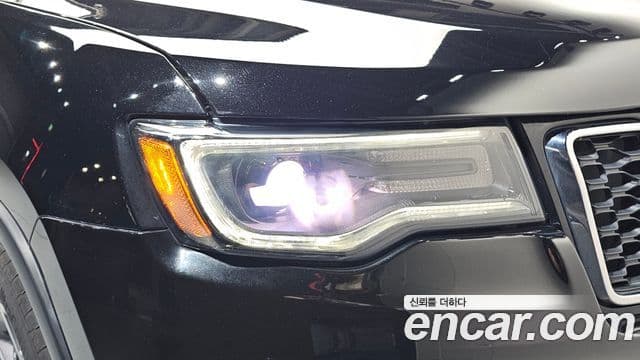 Jeep Grand Cherokee 2019 — Şəkil 9/35