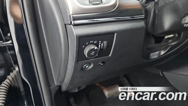 Jeep Grand Cherokee 2019 — Şəkil 17/35
