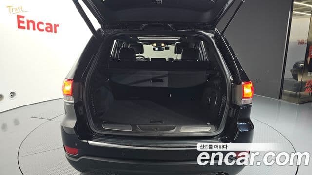 Jeep Grand Cherokee 2019 — Şəkil 29/35