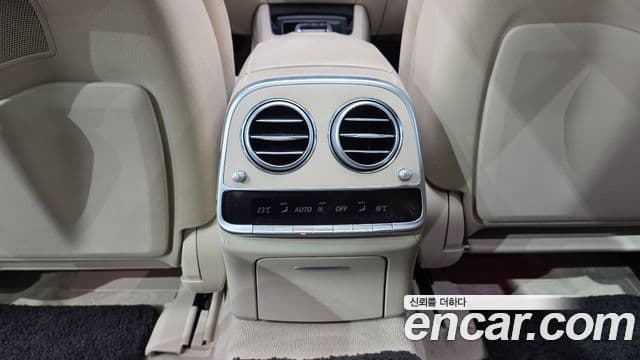 Mercedes-Benz S-Class 2018 — Photo 20/37