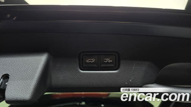 Kia Carnival 2021 — Фото 18/20
