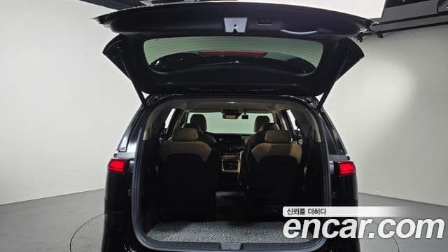 Kia Carnival 2021 — Фото 19/20