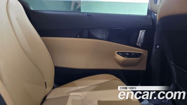 Kia Carnival 2021 — Şəkil 33/34