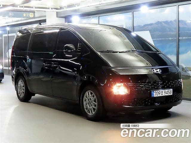 Hyundai Staria 2024 — Photo 2/18