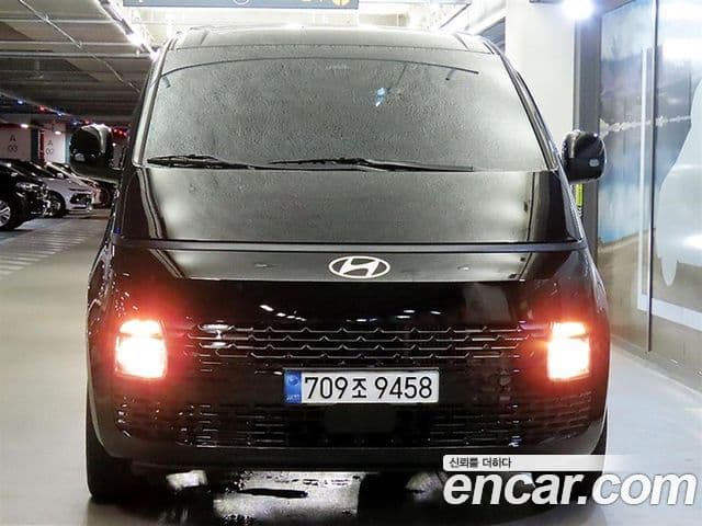 Hyundai Staria 2024 — Photo 17/18