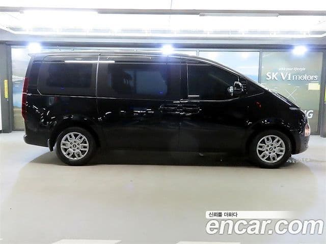 Hyundai Staria 2024 — Photo 4/18