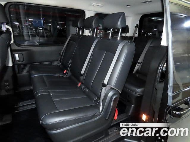 Hyundai Staria 2024 — Photo 8/18