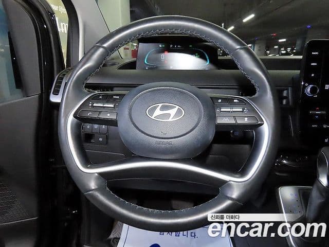 Hyundai Staria 2024 — Photo 15/18