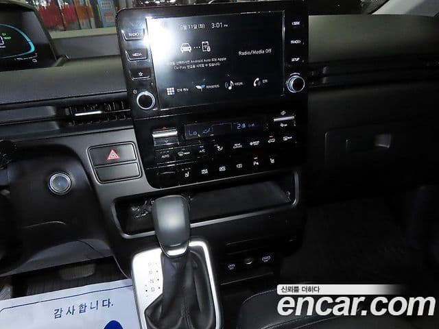 Hyundai Staria 2024 — Photo 12/18