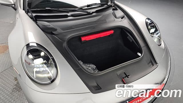 Porsche 911 2020 — Photo 23/36
