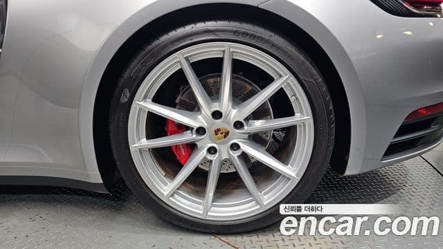 Porsche 911 2020 — Photo 34/36