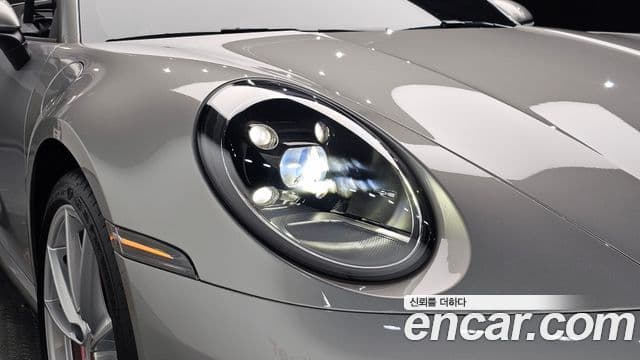 Porsche 911 2020 — Photo 3/36