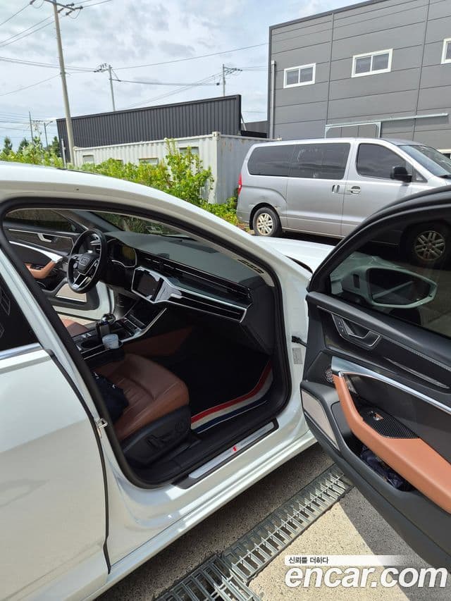 Audi A6 2021 — ფოტო 17/20