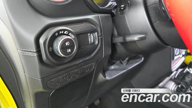 Jeep Wrangler 2024 — Şəkil 8/31
