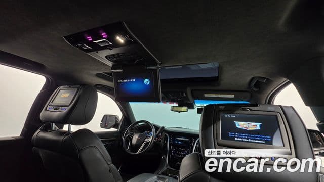 Cadillac Escalade 2019 — Фото 18/20