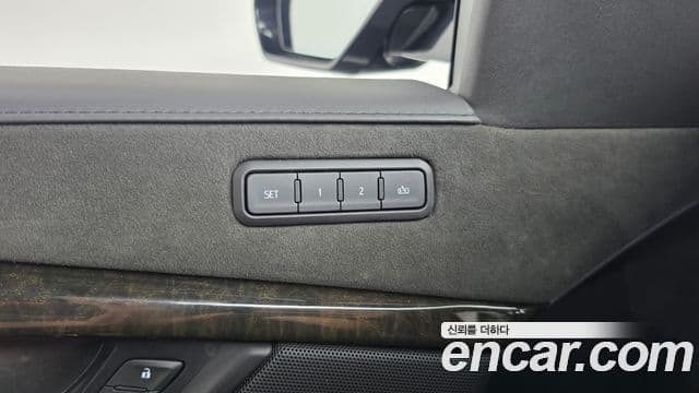Cadillac Escalade 2019 — Фото 19/20