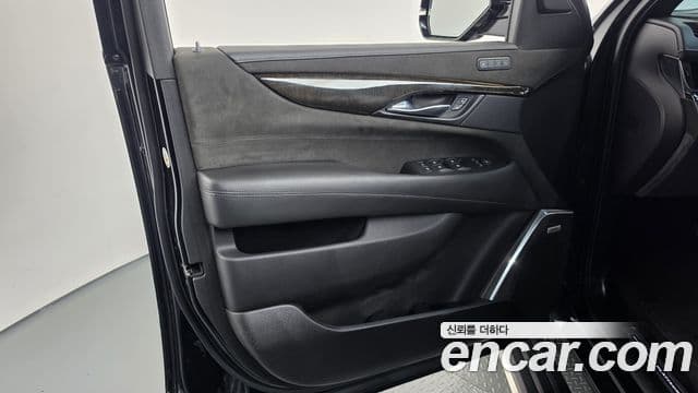 Cadillac Escalade 2019 — Photo 18/41