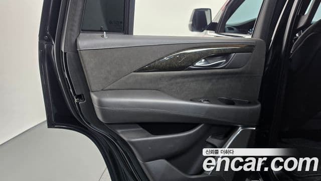 Cadillac Escalade 2019 — Photo 31/41