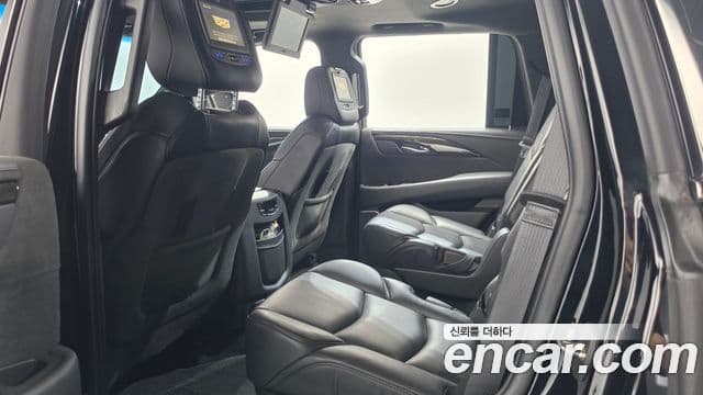 Cadillac Escalade 2019 — Photo 32/41