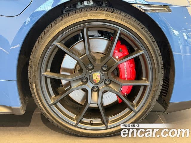 Porsche Taycan 2024 — ფოტო 11/20
