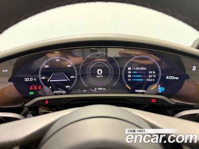 Porsche Taycan 2024 — ფოტო 1/20