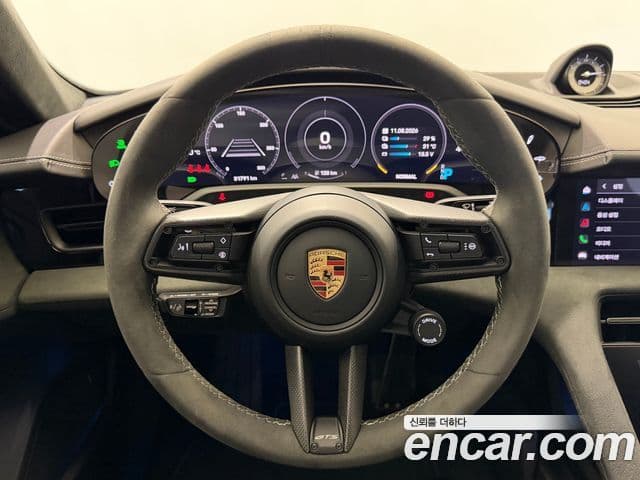 Porsche Taycan 2024 — ფოტო 14/20