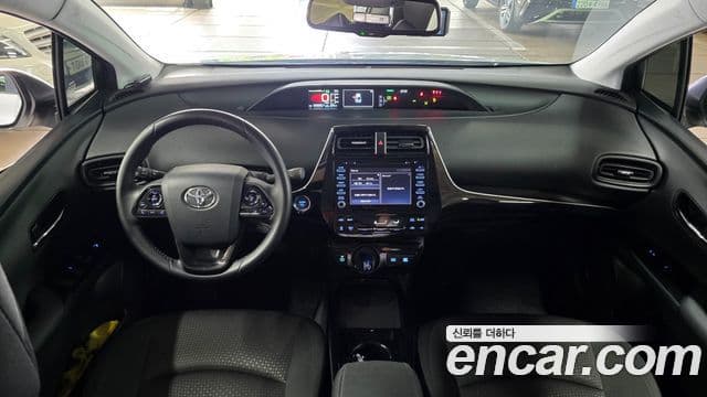 Toyota Prius 2021 — ფოტო 6/20