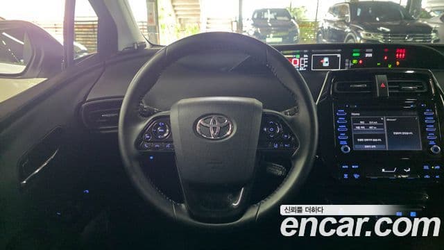 Toyota Prius 2021 — ფოტო 1/20