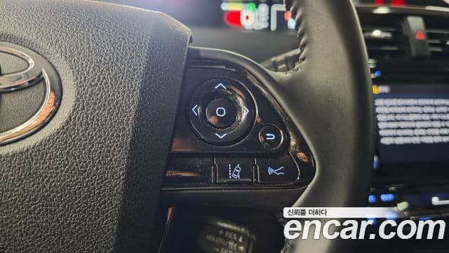 Toyota Prius 2021 — ფოტო 18/20