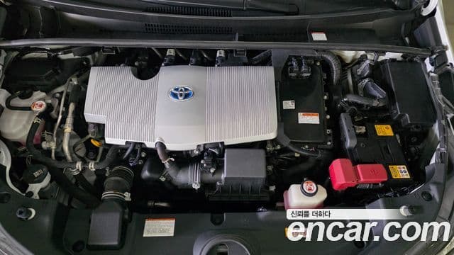 Toyota Prius 2021 — ფოტო 14/20