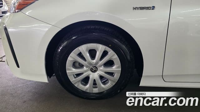 Toyota Prius 2021 — ფოტო 12/20