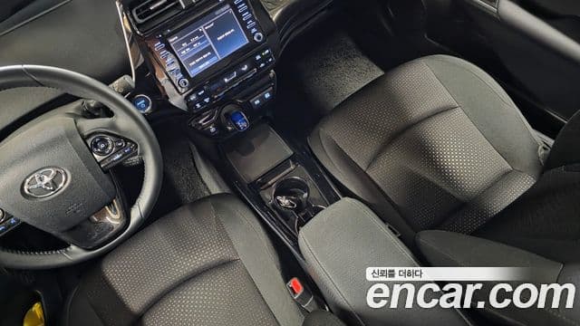 Toyota Prius 2021 — ფოტო 16/20