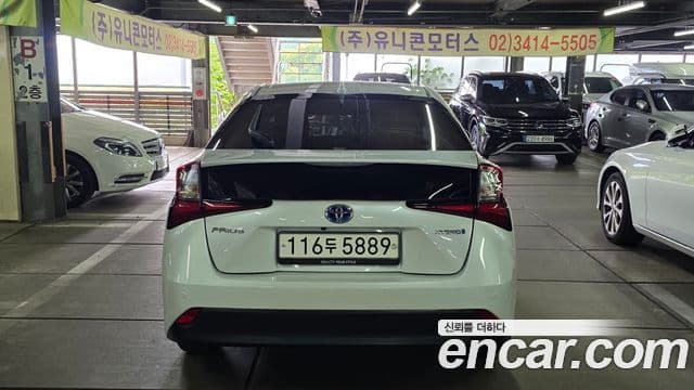 Toyota Prius 2021 — ფოტო 13/20
