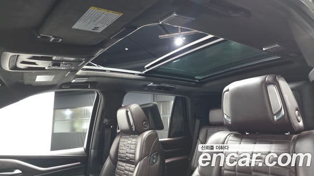 Cadillac Escalade 2022 — Фото 18/20