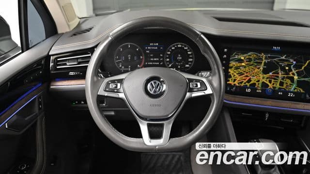 Volkswagen Touareg 2020 — Photo 1/20