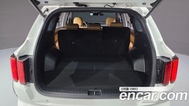 Kia Sorento 2023 — Фото 18/20