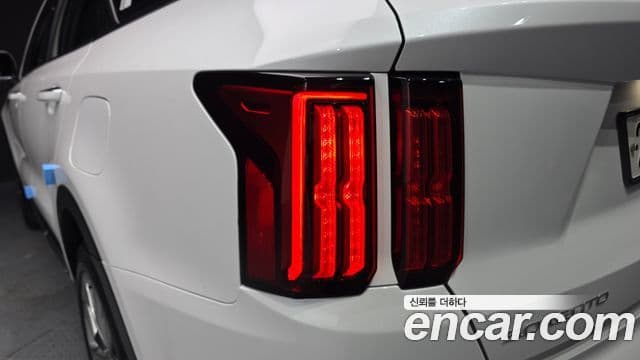 Kia Sorento 2023 — Photo 5/36