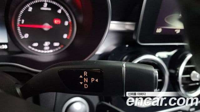 Mercedes-Benz C-Class 2018 — Şəkil 19/20