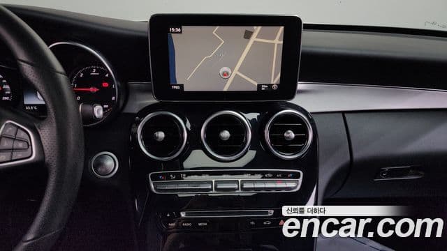 Mercedes-Benz C-Class 2018 — Şəkil 18/20
