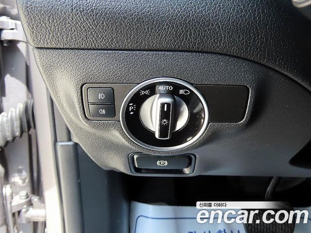 Mercedes-Benz GLA-Class 2018 — Фото 10/20