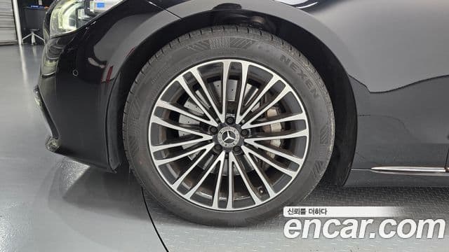 Mercedes-Benz S-Class 2024 — Photo 19/32