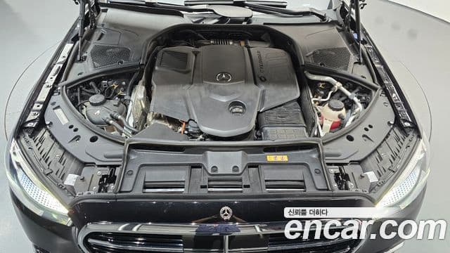 Mercedes-Benz S-Class 2024 — Photo 3/32
