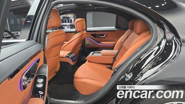 Mercedes-Benz S-Class 2024 — Photo 17/32