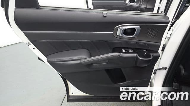 Kia Sorento 2023 — Photo 31/33