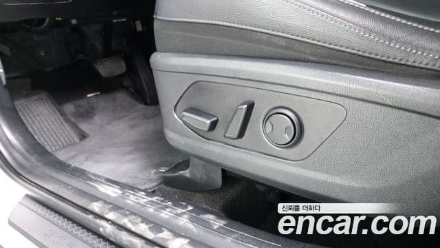 Kia Sorento 2023 — Photo 5/33