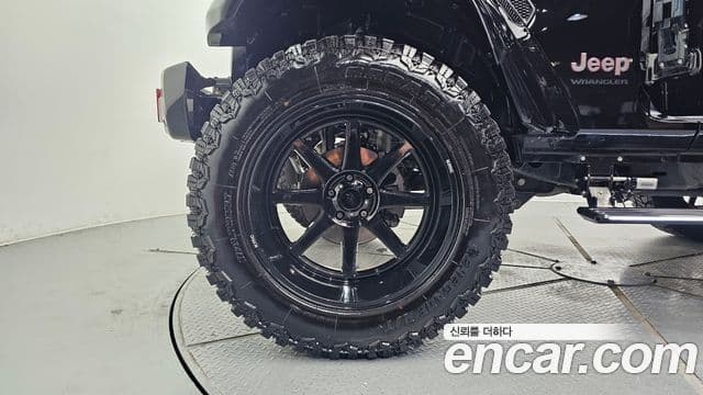 Jeep Wrangler 2020 — ფოტო 17/33
