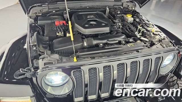 Jeep Wrangler 2020 — ფოტო 21/33